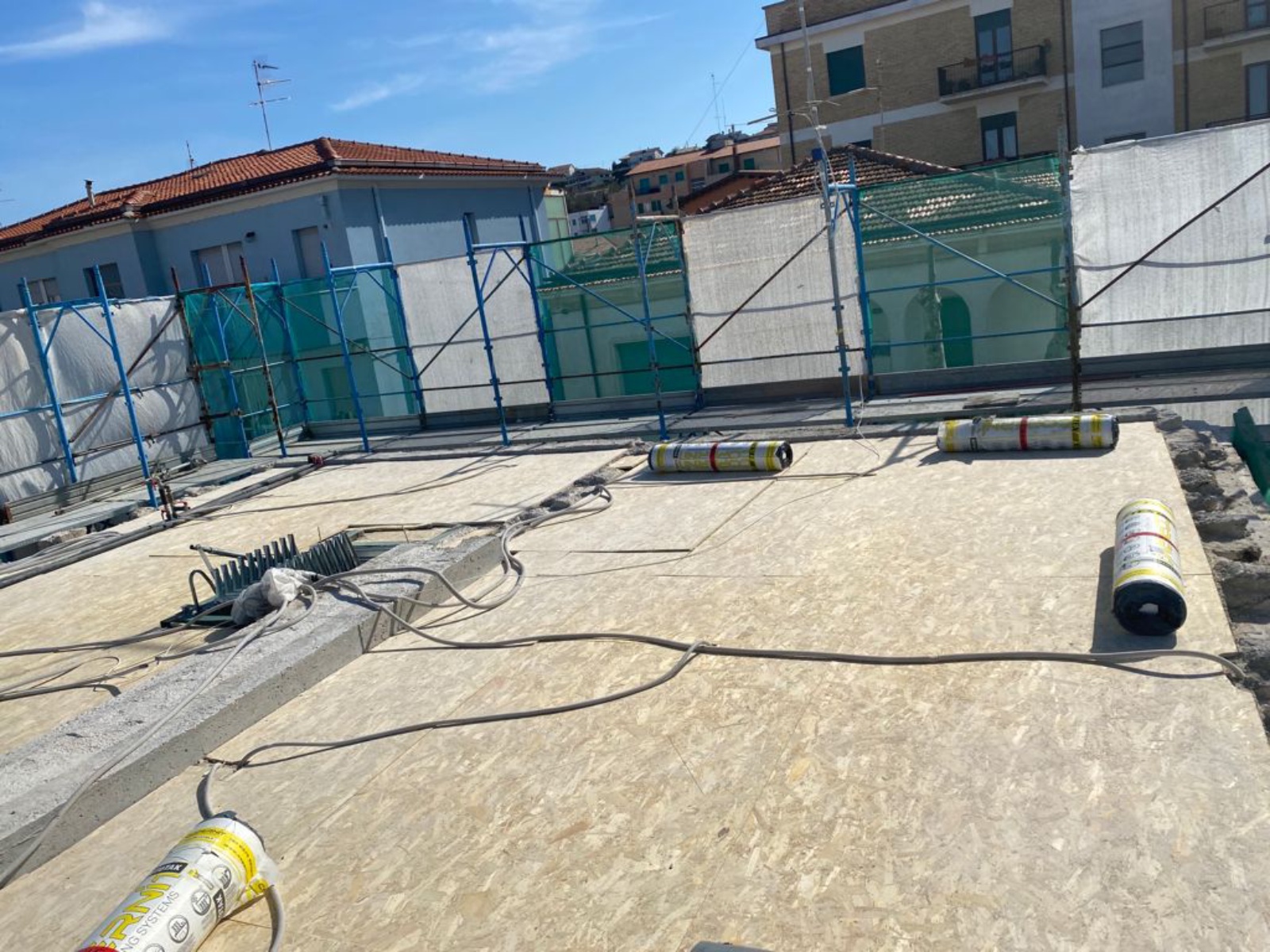 Ristrutturazione con adeguamento energetico e sismico di un piccolo condominio in via Barbella
