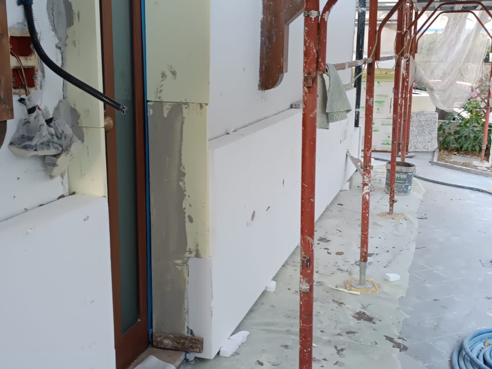 Ristrutturazione con adeguamento sismico ed energetico di una palazzina in via di Sotto