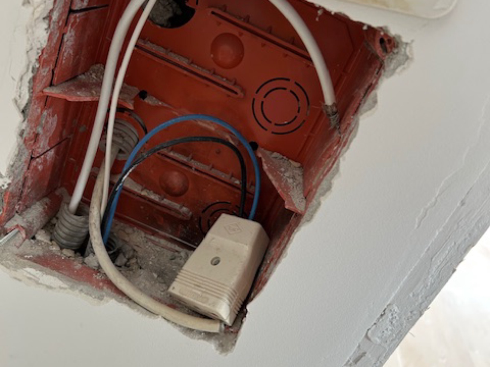 Ristrutturazione interna di un vecchio appartamento in viale Alcione