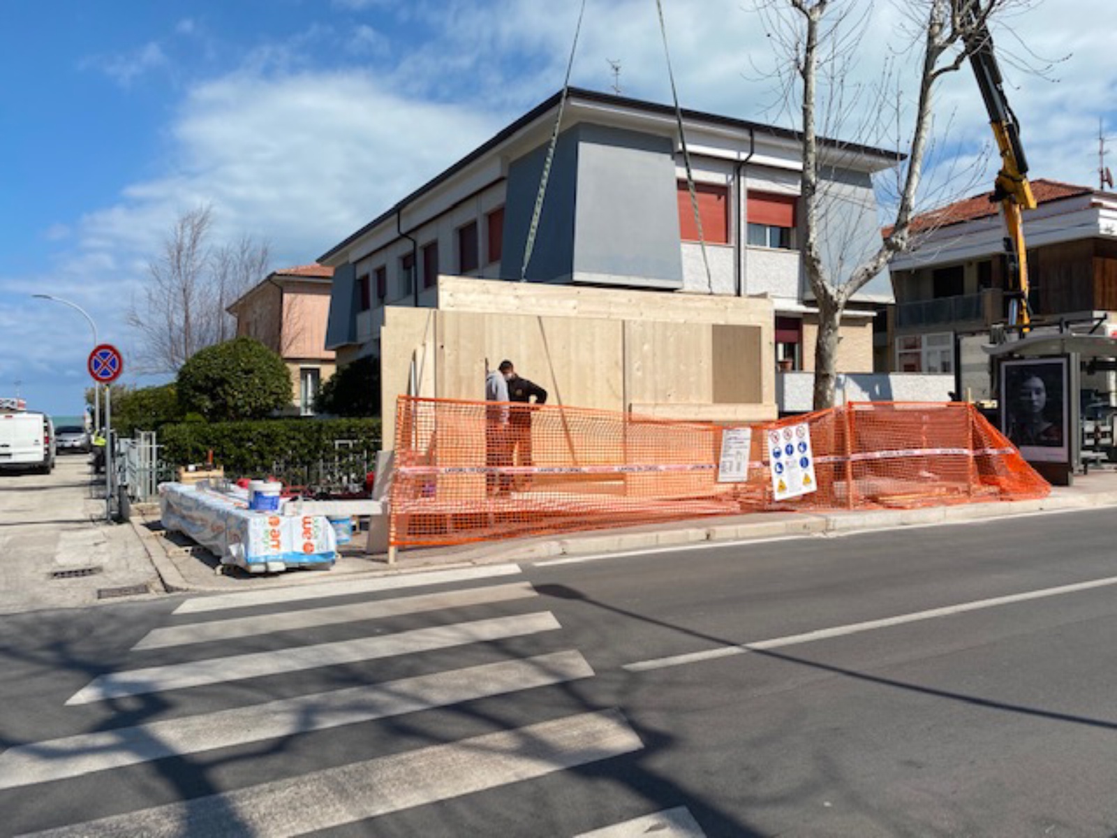 Realizzazione di una nuova edicola in legno in viale Alcione