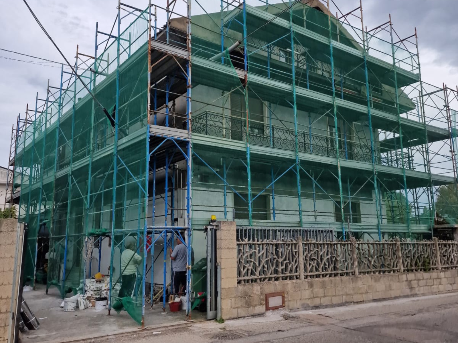 Ristrutturazione con adeguamento energetico di una villa in via Aldo Moro