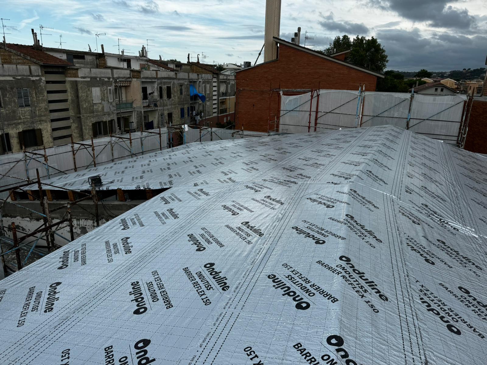 Realizzazione di una nuova copertura di una villa in via Tirino