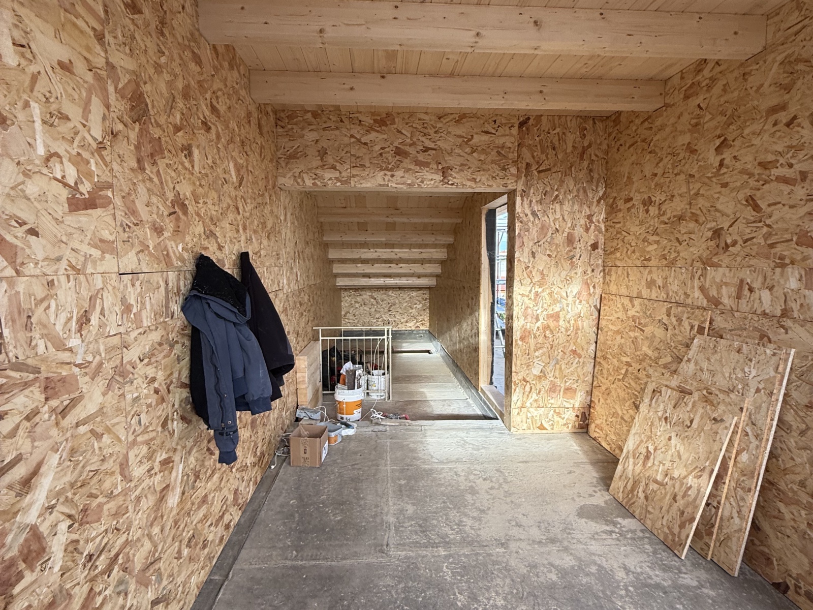 Sopraelevazione in legno di un condominio in via Martiri Angolani