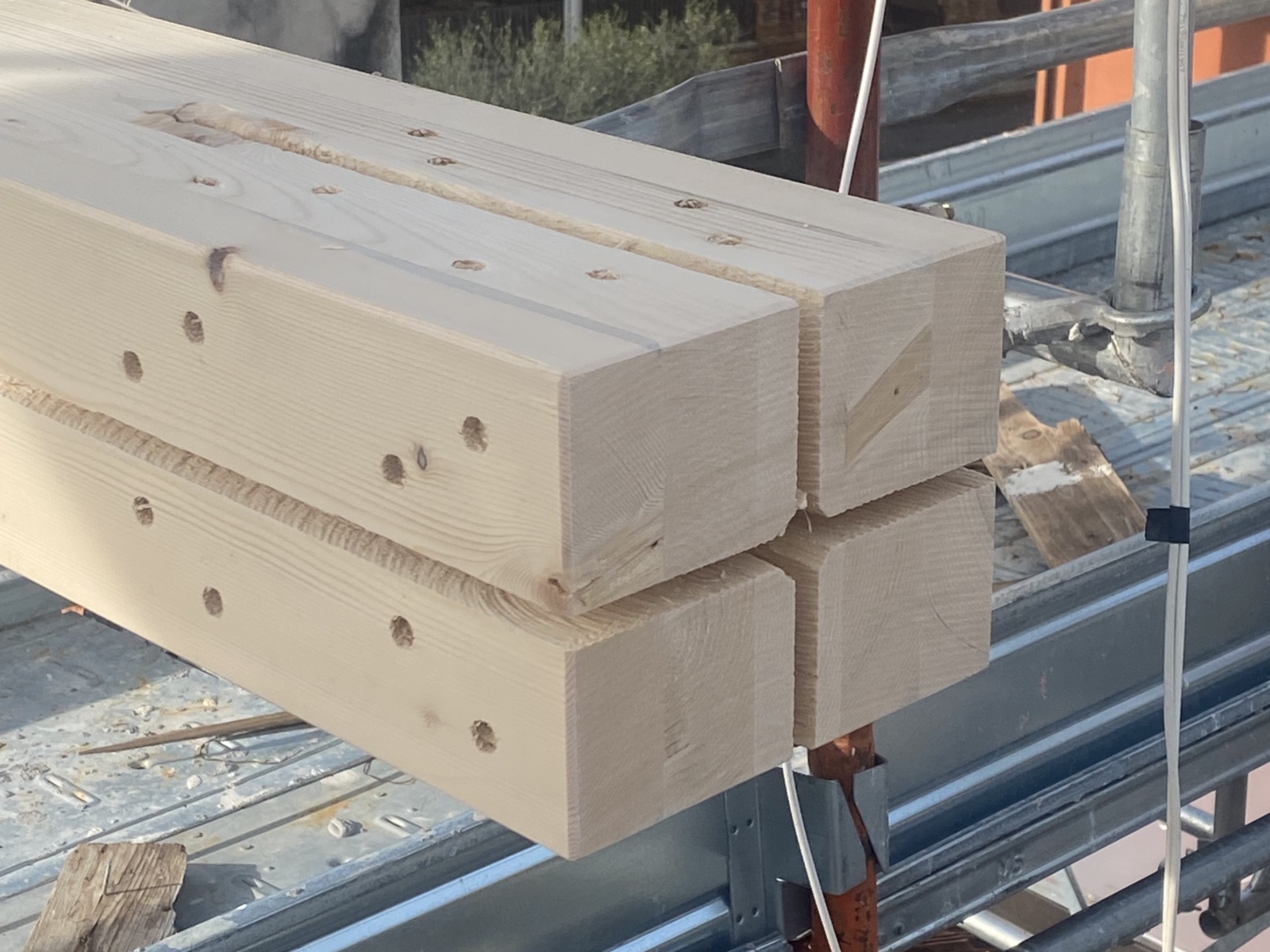 Sopraelevazione in legno di un condominio in via Martiri Angolani