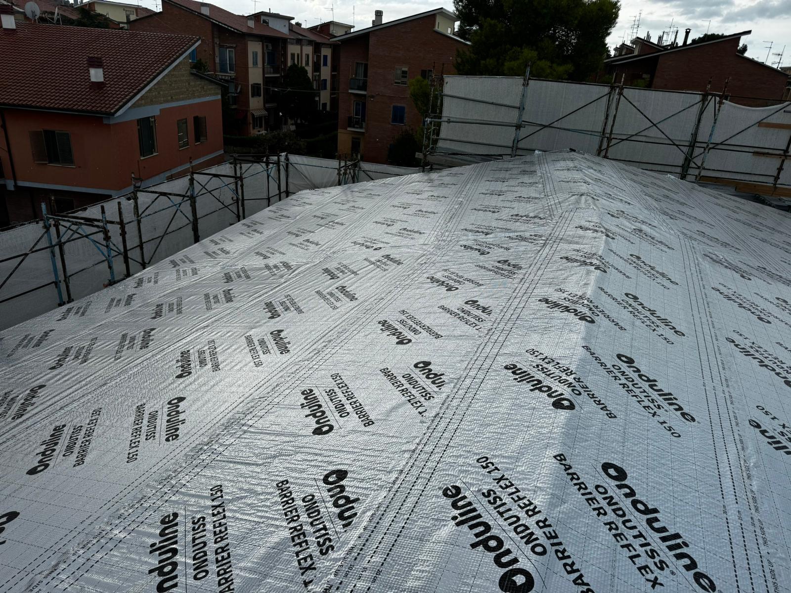 Realizzazione di una nuova copertura di una villa in via Tirino