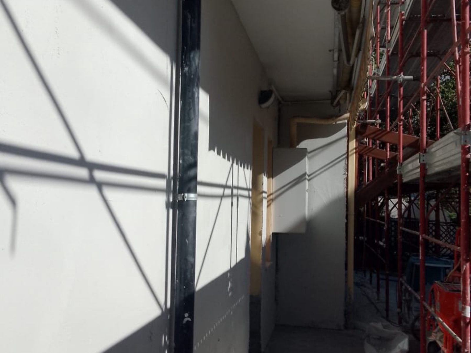 Ristrutturazione con adeguamento sismico ed energetico di una palazzina in via di Sotto