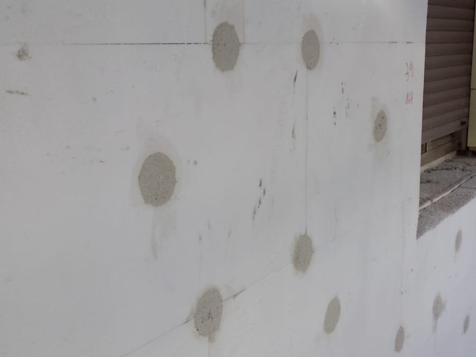 Ristrutturazione con adeguamento sismico ed energetico di una palazzina in via di Sotto