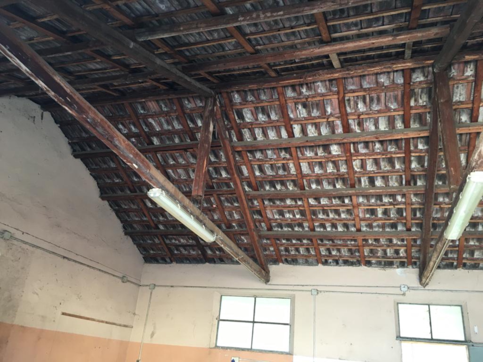 Trasformazione di un vecchio magazzino in un moderno ufficio-showroom