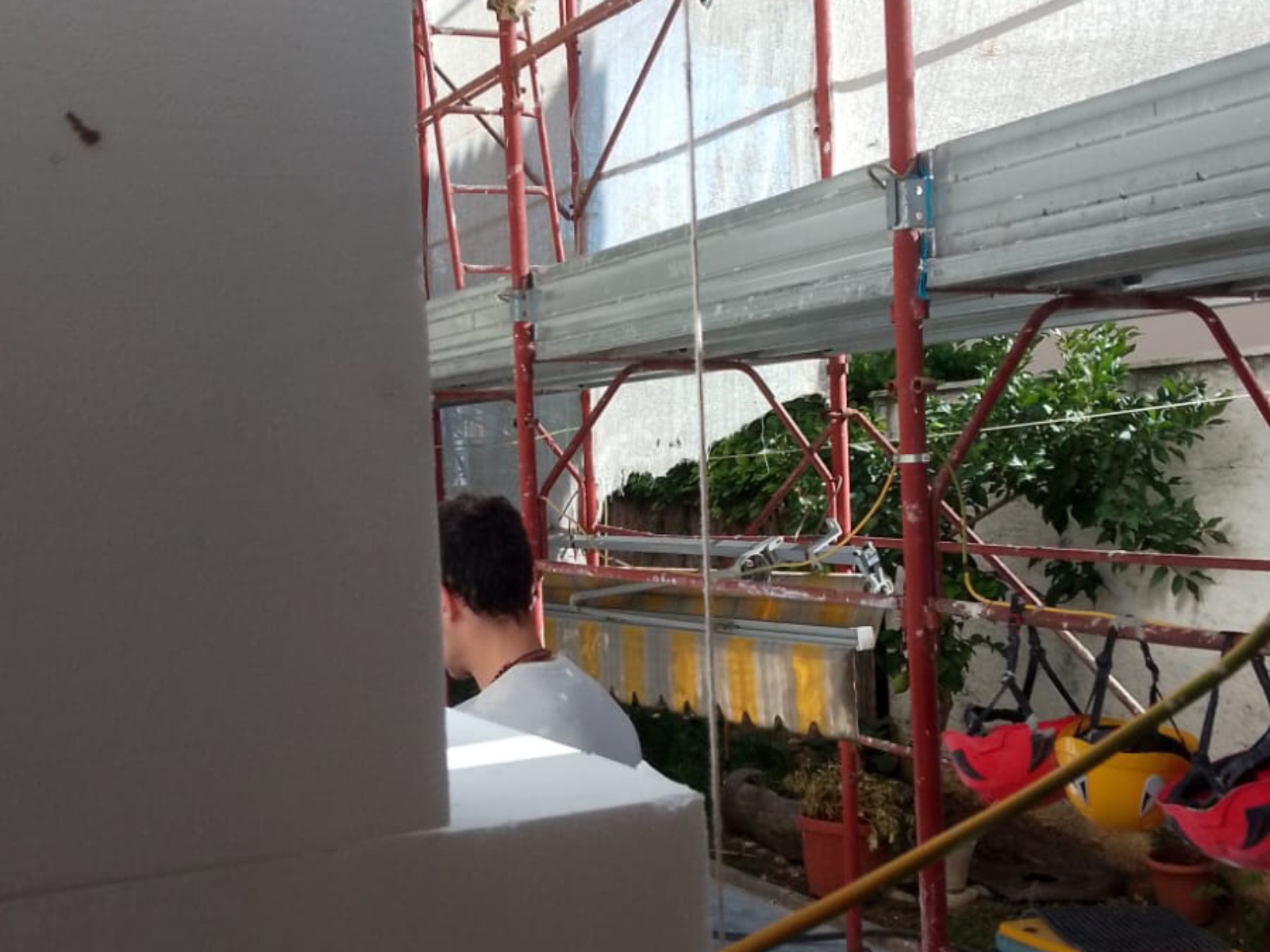 Ristrutturazione con adeguamento sismico ed energetico di una palazzina in via di Sotto
