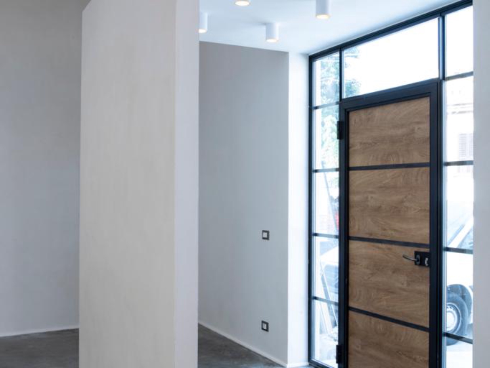 Trasformazione di un vecchio magazzino in un moderno ufficio-showroom