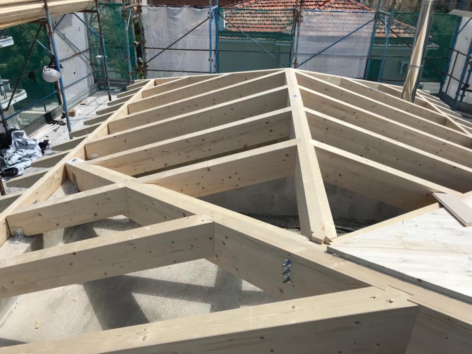 Ristrutturazione con adeguamento energetico e sismico di un piccolo condominio in via Barbella