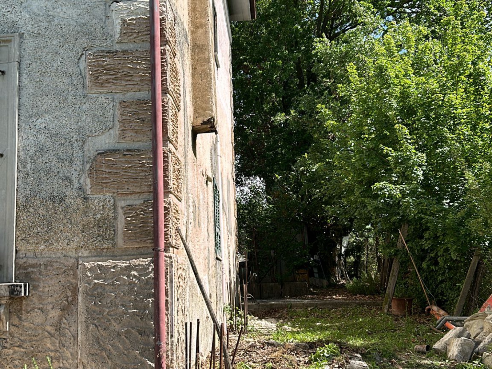 Ristrutturazione con adeguamento sismico ed energetico di un piccolo condominio