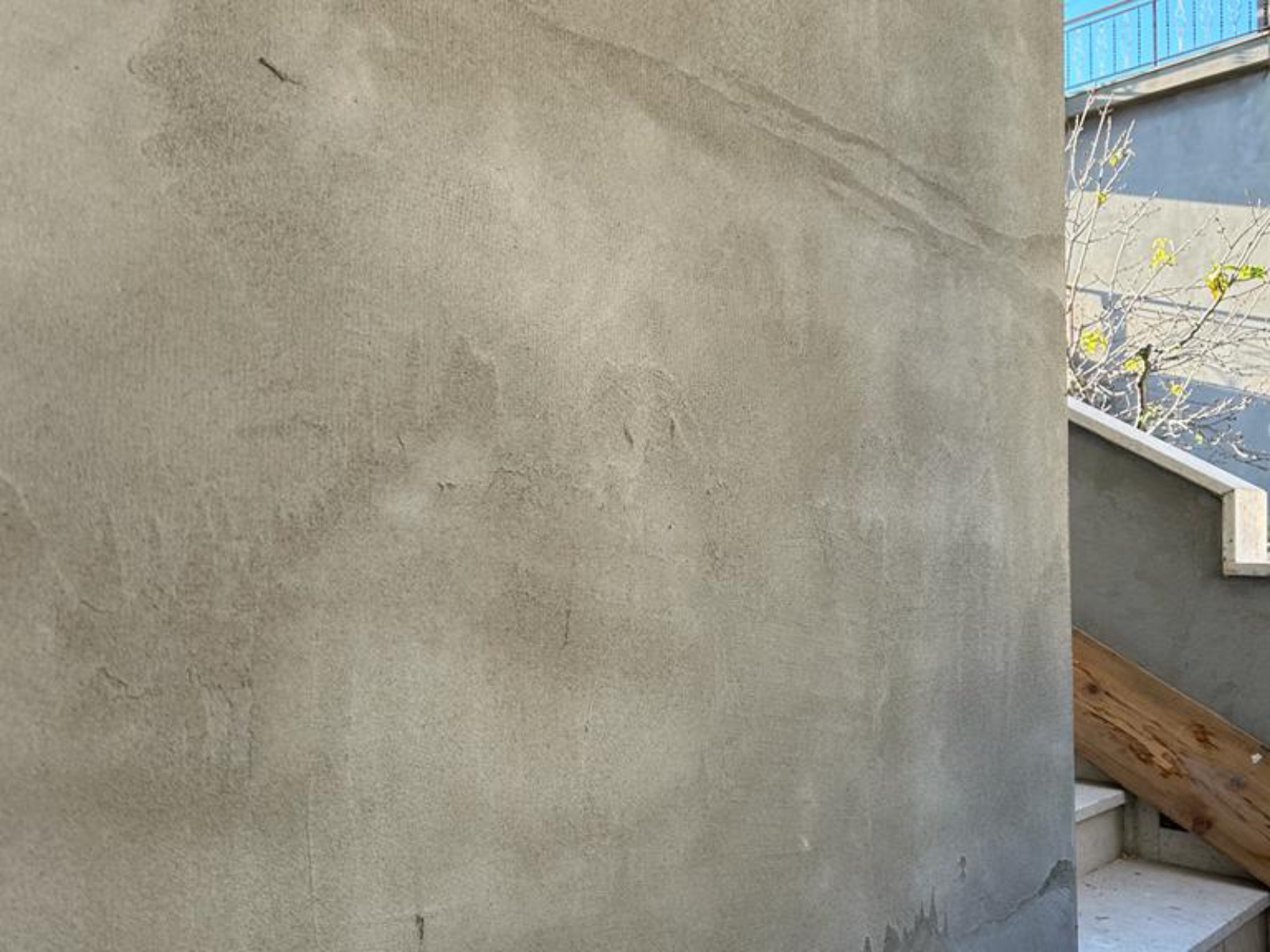 Ristrutturazione con adeguamento sismico ed energetico di una palazzina in via di Sotto