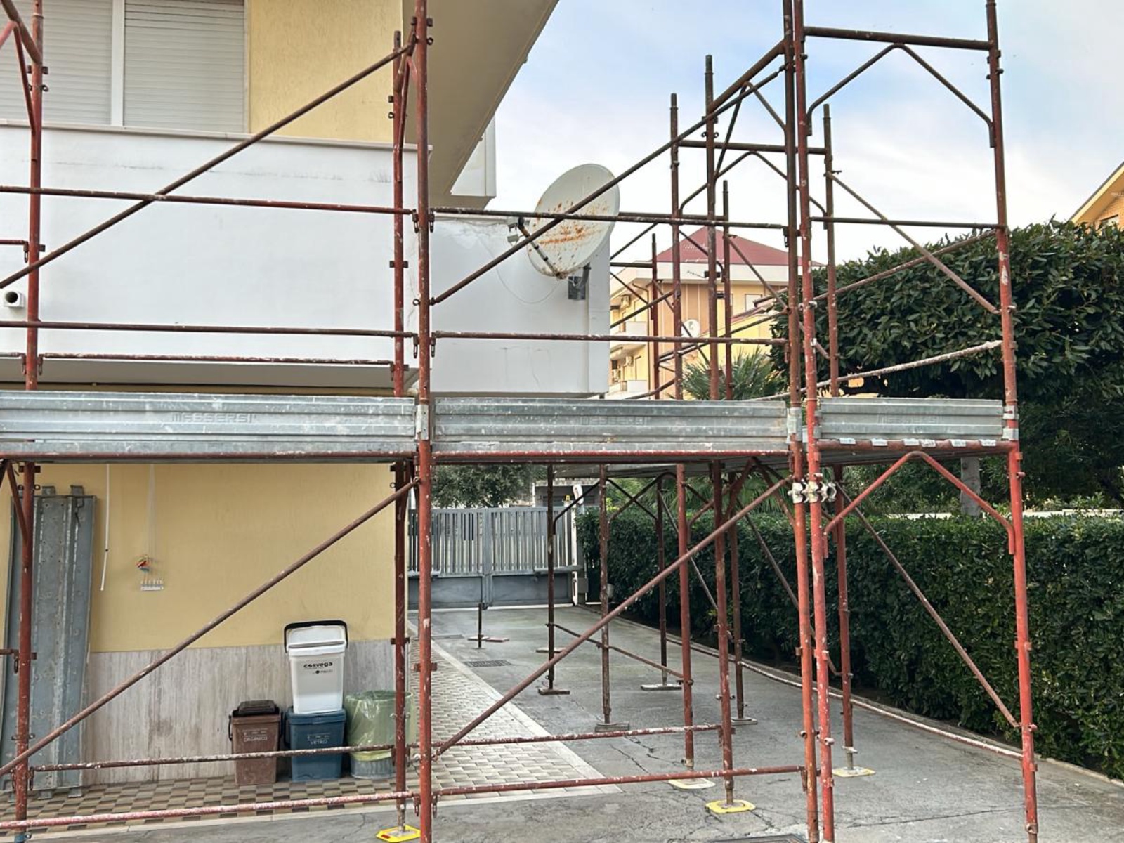 Ristrutturazione con adeguamento sismico di un condominio in via Tirino