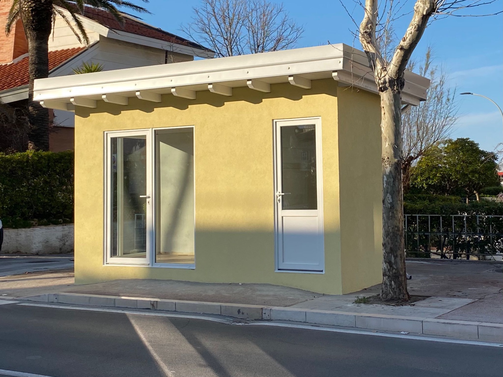 Realizzazione di una nuova edicola in legno in viale Alcione