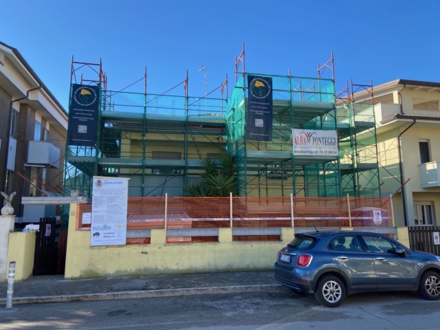 Ristrutturazione con adeguamento energetico e sismico di un piccolo condominio in via Figlia di Iorio