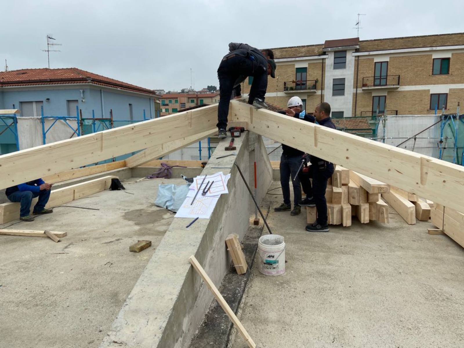 Ristrutturazione con adeguamento energetico e sismico di un piccolo condominio in via Barbella