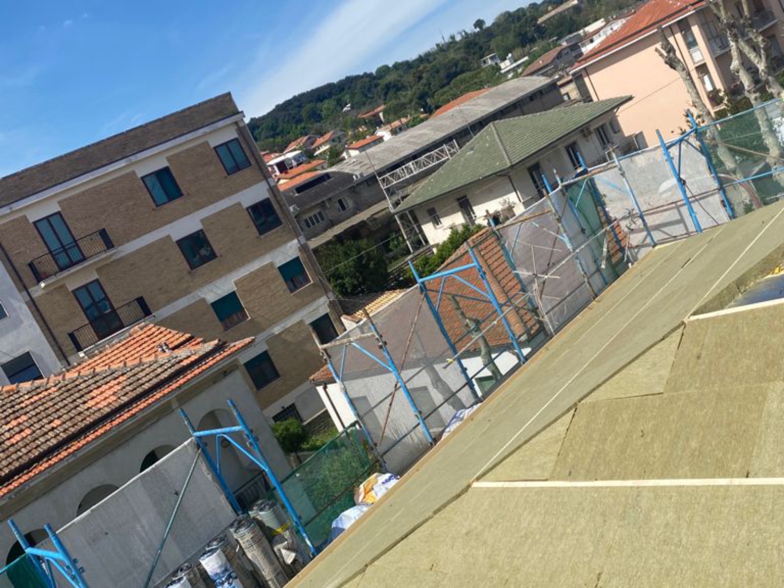 Ristrutturazione con adeguamento energetico e sismico di un piccolo condominio in via Barbella
