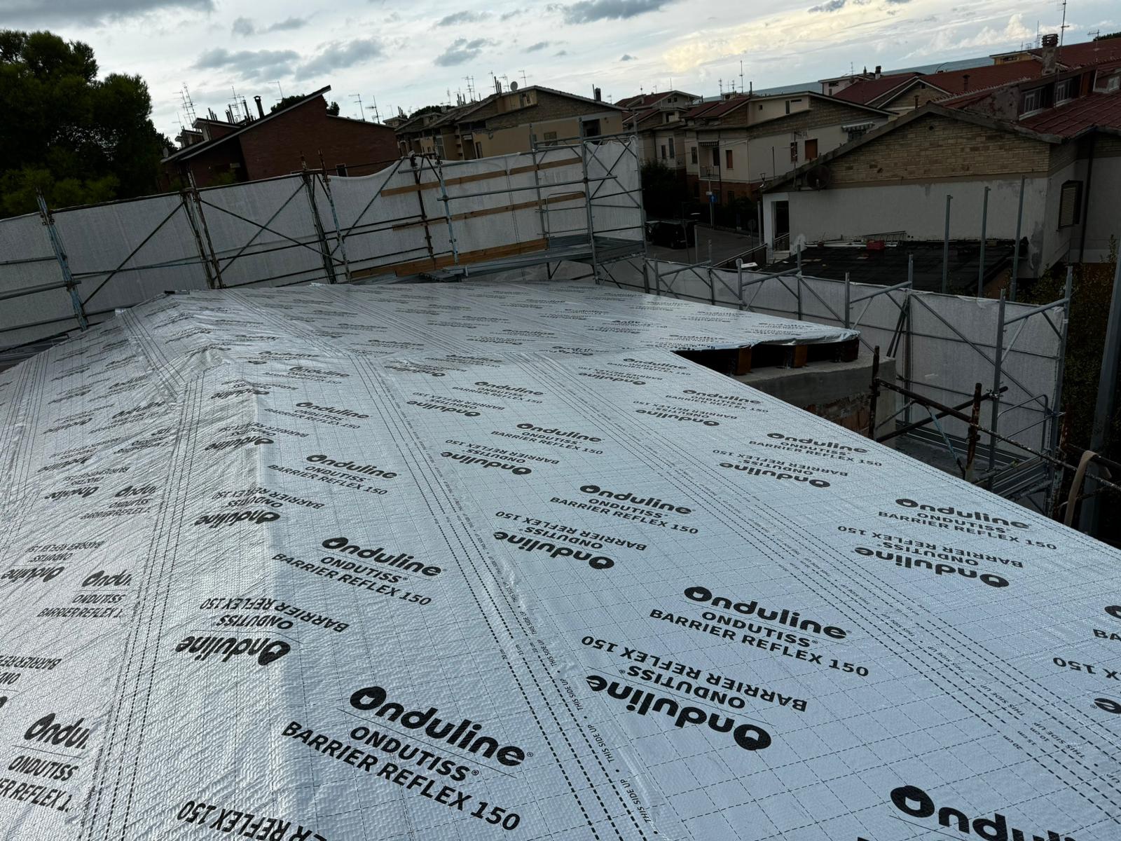 Realizzazione di una nuova copertura di una villa in via Tirino