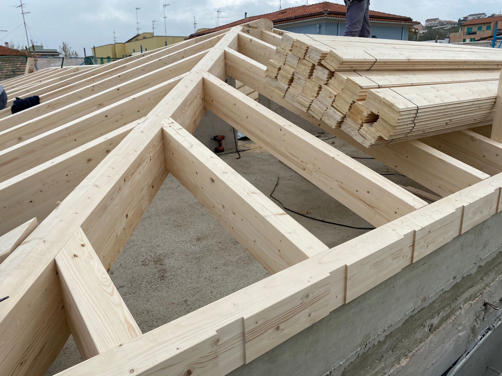 Ristrutturazione con adeguamento energetico e sismico di un piccolo condominio in via Barbella