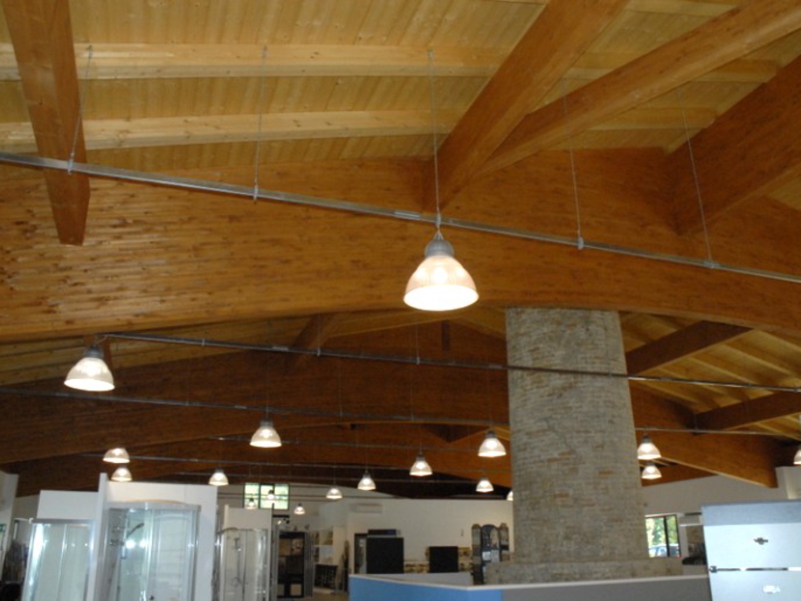 Struttura di copertura in legno  “Show Room F.lli Di Muzio” – Chieti