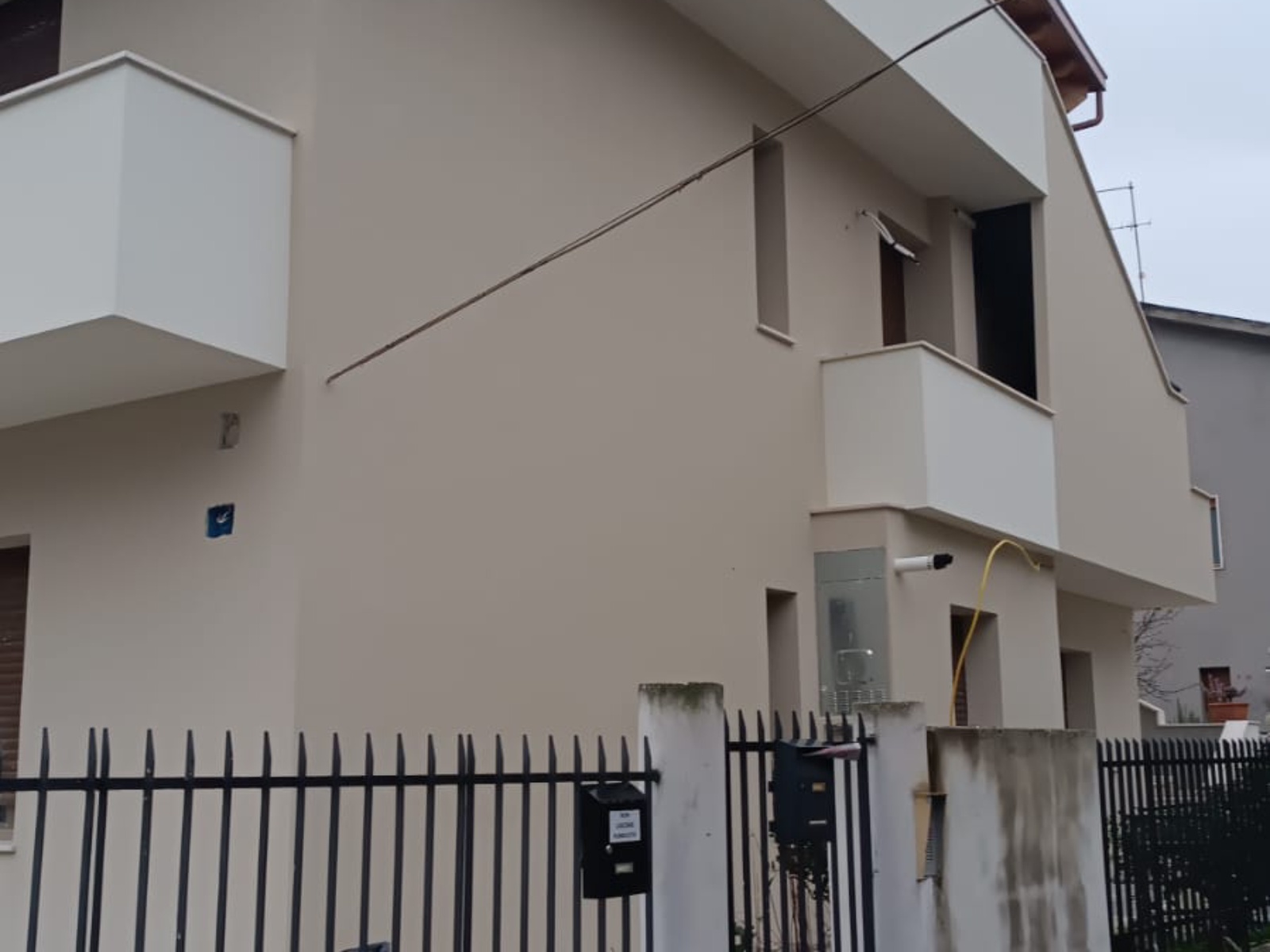 Ristrutturazione con adeguamento sismico ed energetico di una palazzina in via di Sotto