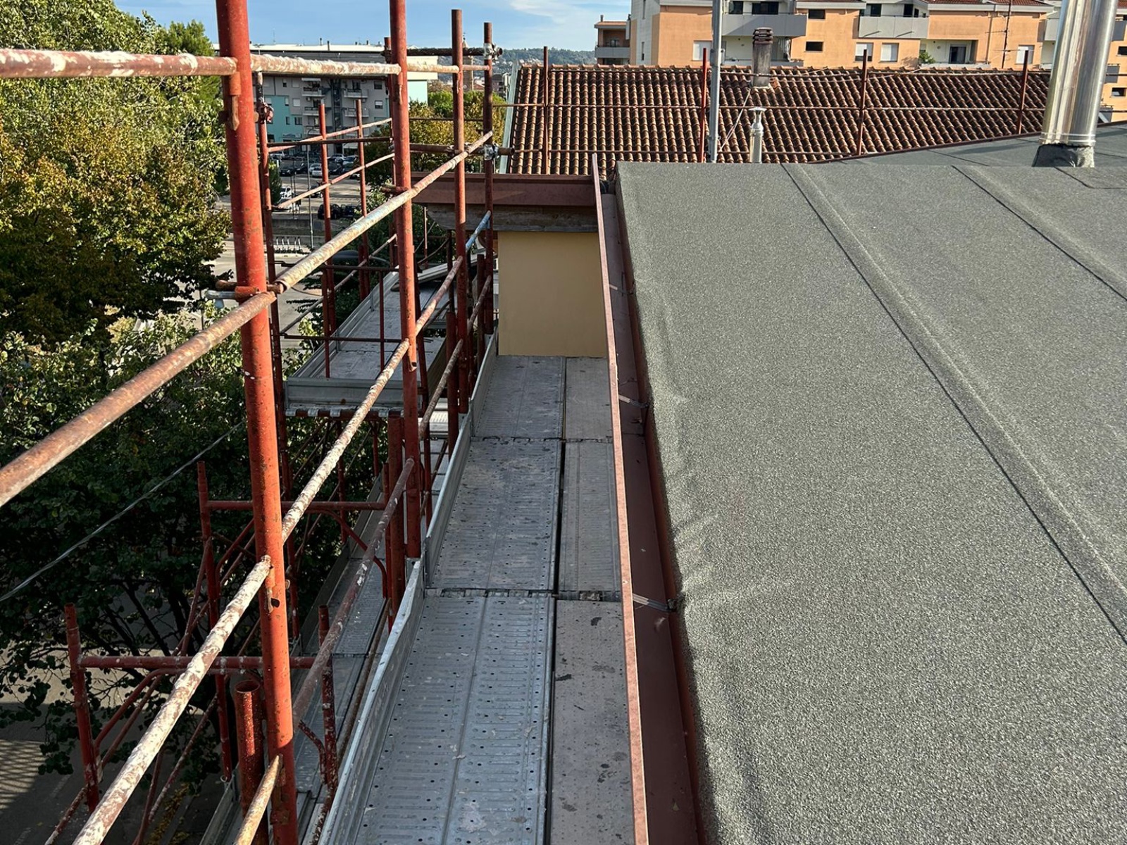 Ristrutturazione con adeguamento sismico ed energetico di una palazzina in via di Sotto