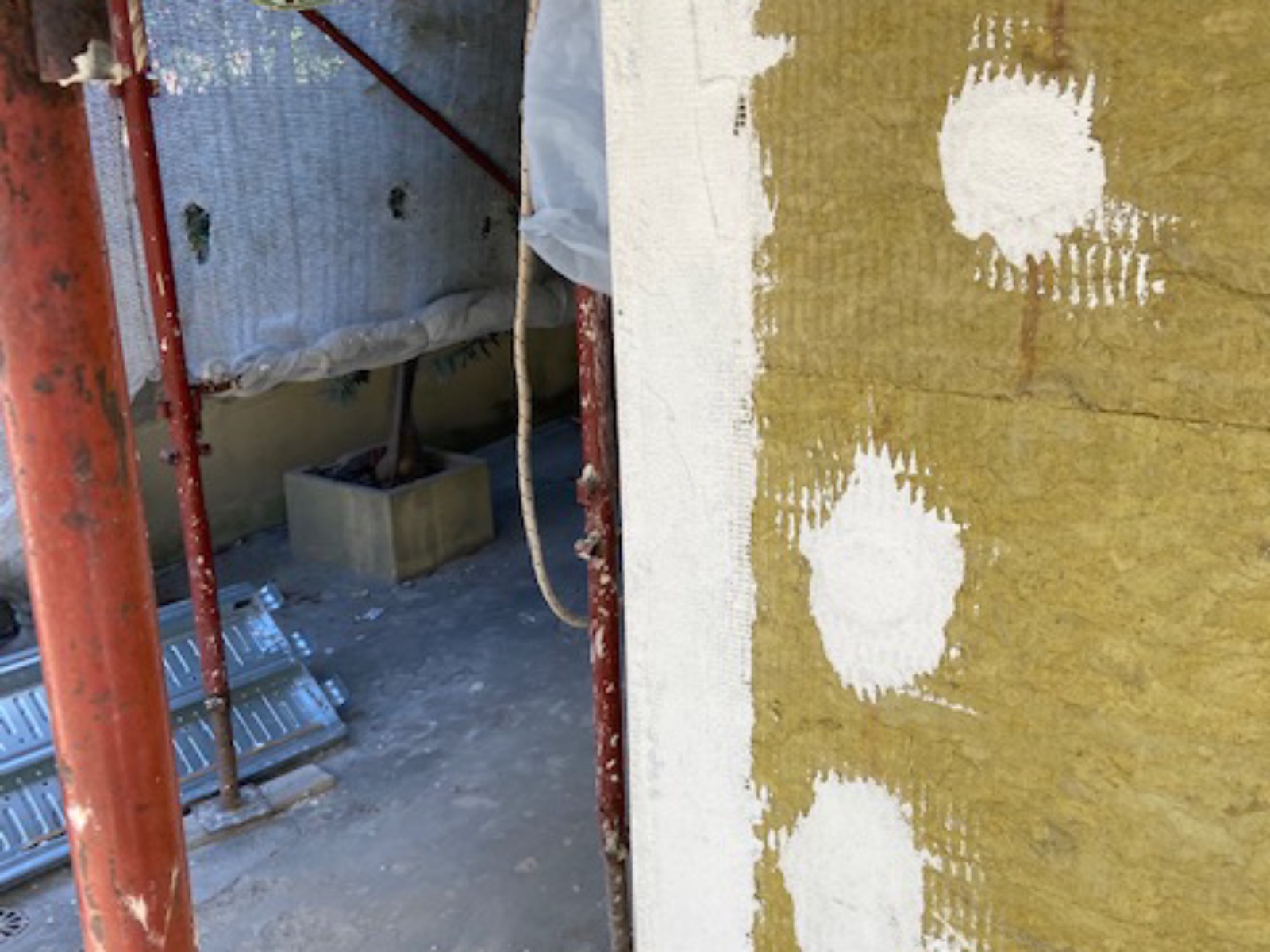 Ristrutturazione con adeguamento energetico e sismico di un condominio in via Tirino