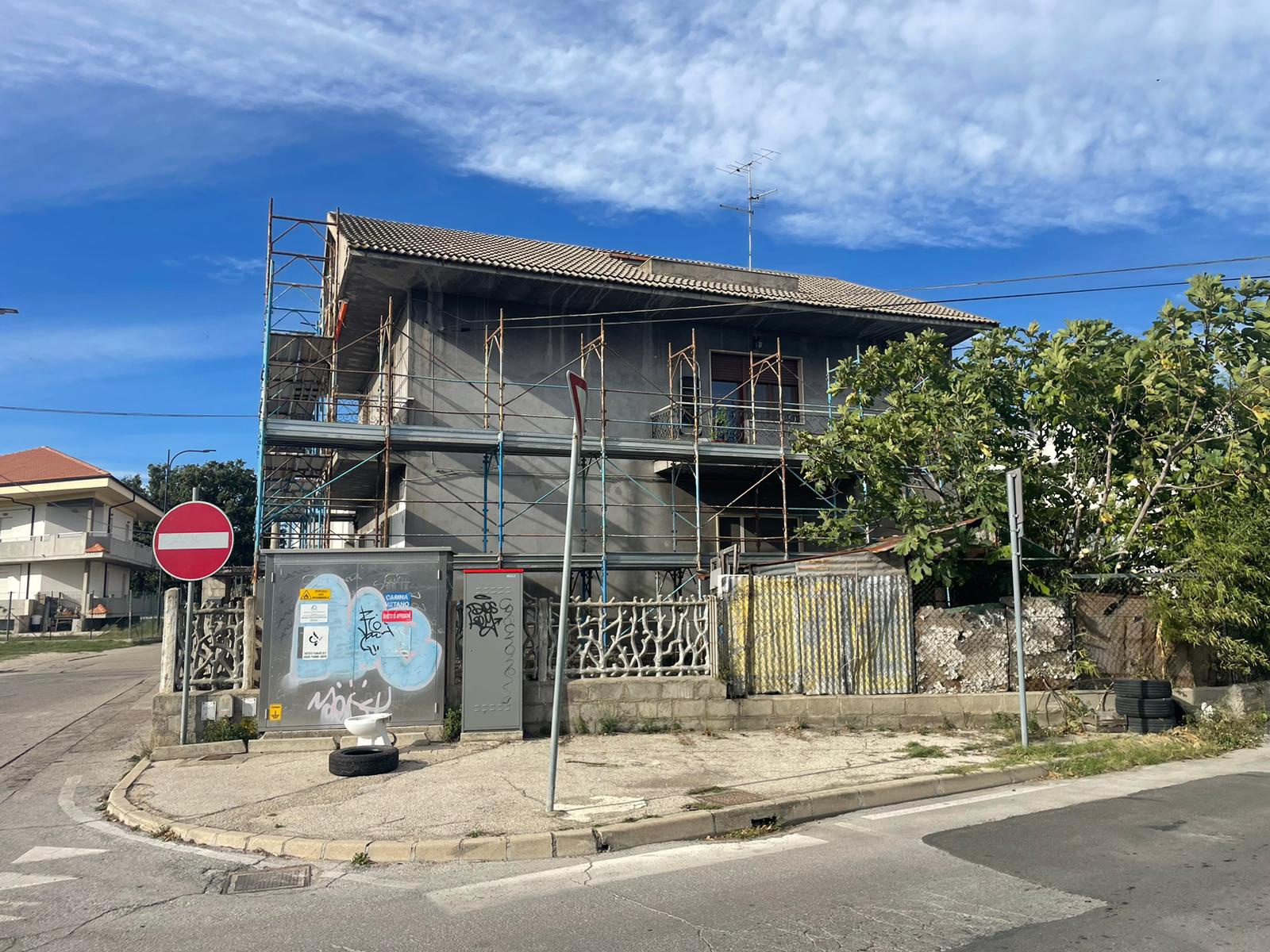 Ristrutturazione con adeguamento energetico di una villa in via Aldo Moro