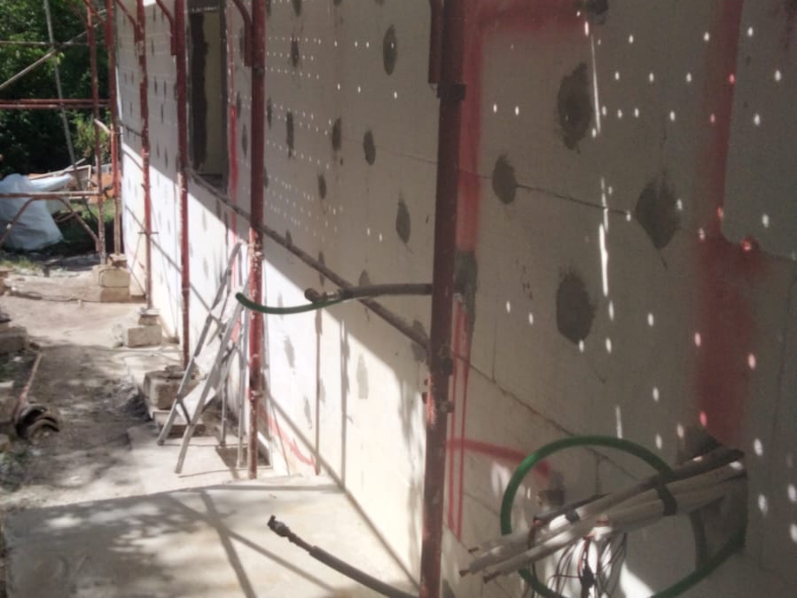 Ristrutturazione con adeguamento sismico ed energetico di un piccolo condominio