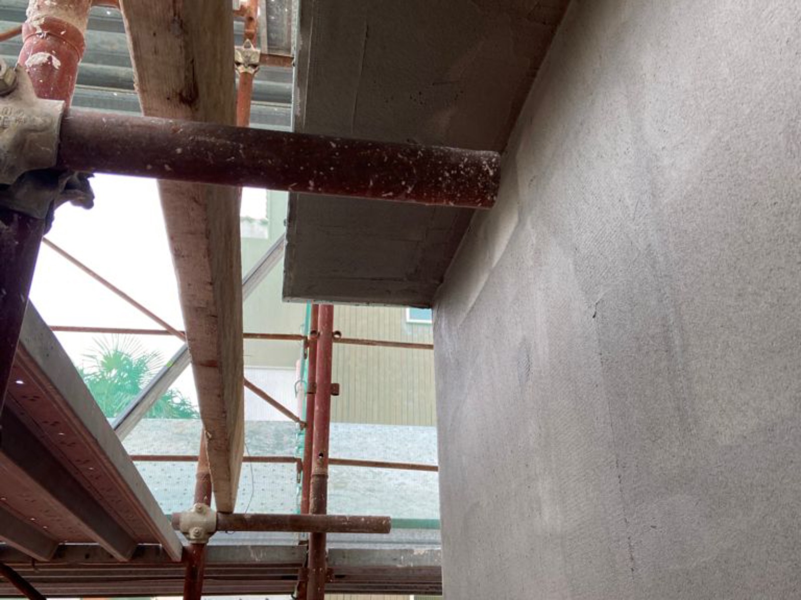 Ristrutturazione con adeguamento energetico e sismico di un piccolo condominio in via Figlia di Iorio
