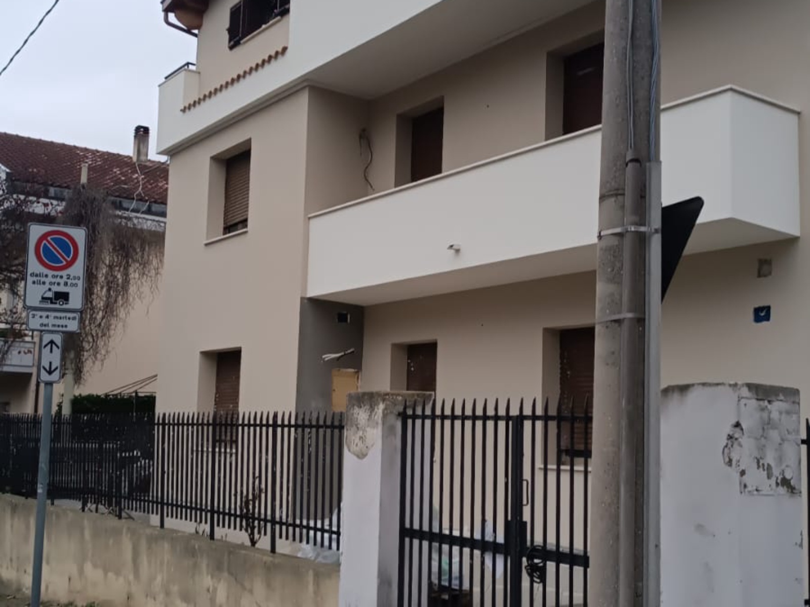 Ristrutturazione con adeguamento sismico ed energetico di una palazzina in via di Sotto