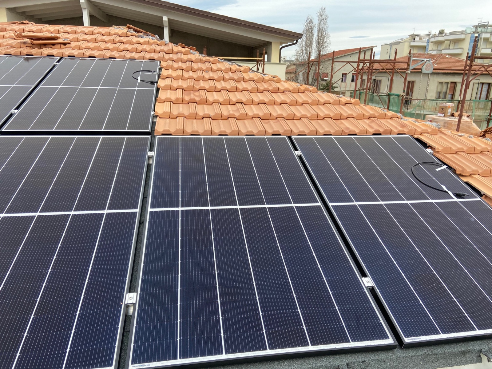 Ristrutturazione con adeguamento energetico e sismico di un piccolo condominio in via Figlia di Iorio