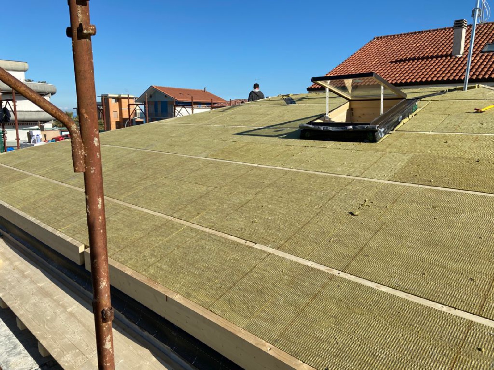 Ristrutturazione con adeguamento energetico e sismico di un piccolo condominio in via Figlia di Iorio