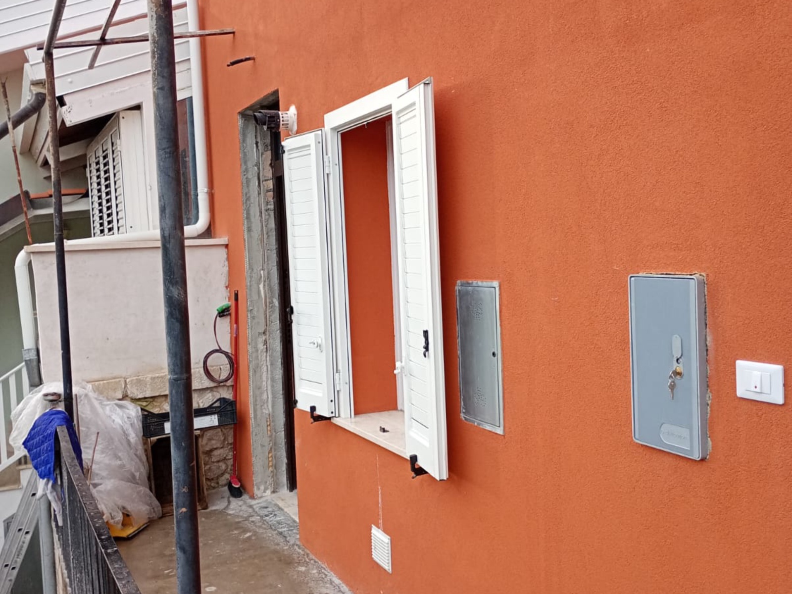 Ristrutturazione con adeguamento sismico ed energetico di un condominio in via Mazzini