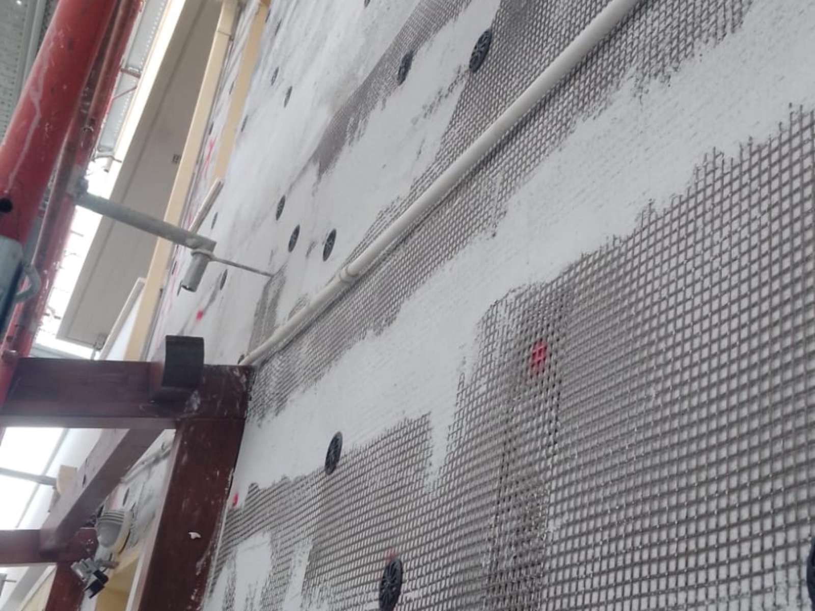 Ristrutturazione con adeguamento sismico ed energetico di una palazzina in via di Sotto