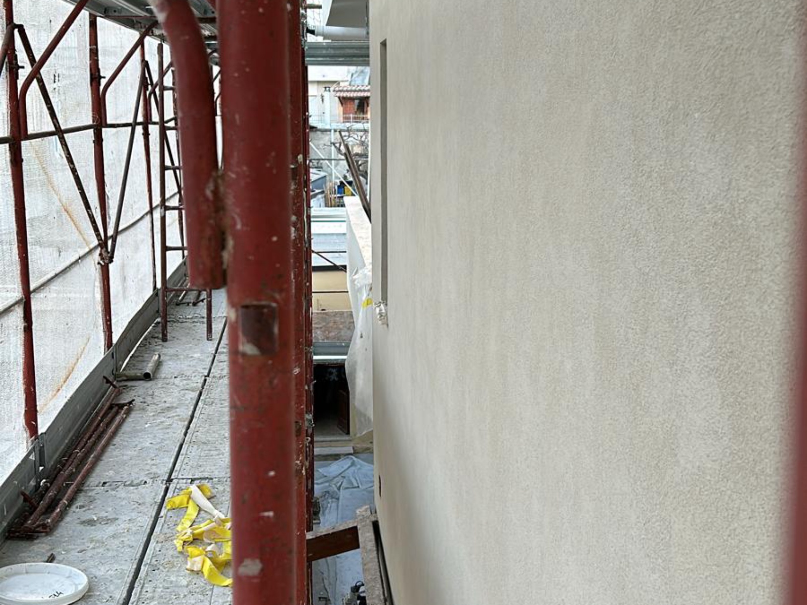 Ristrutturazione con adeguamento sismico ed energetico di una palazzina in via di Sotto