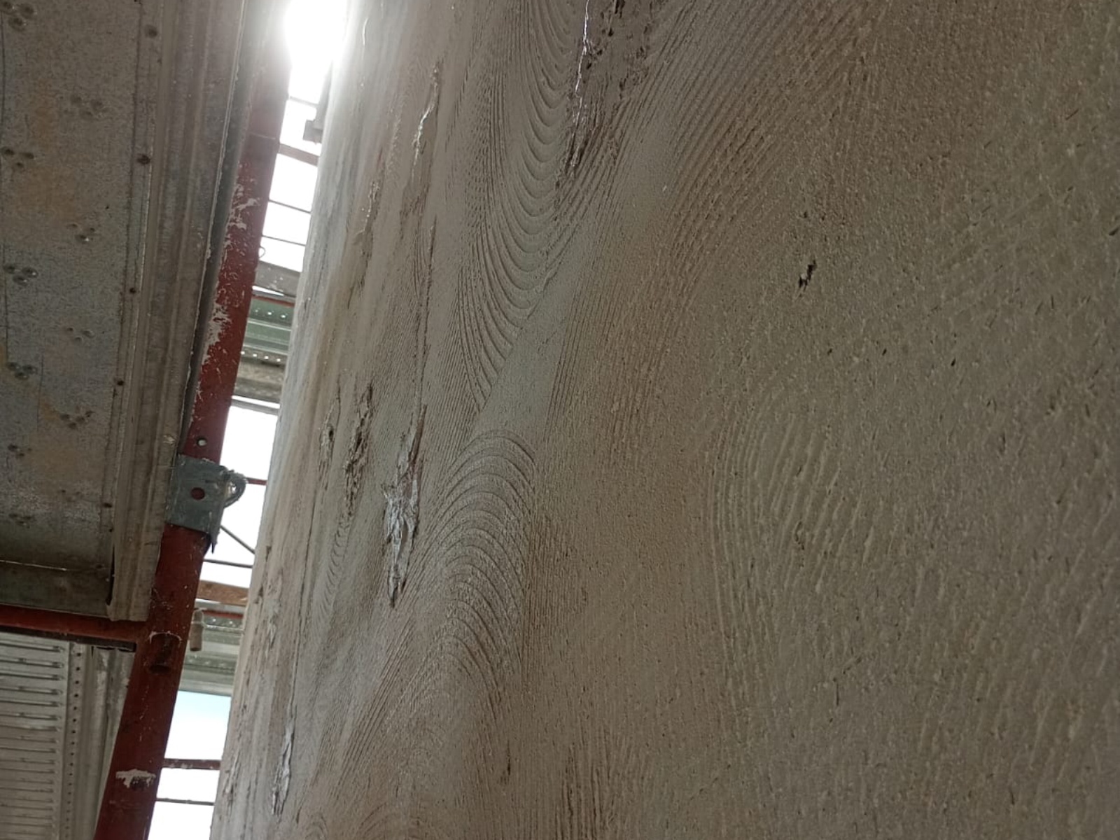 Ristrutturazione con adeguamento sismico ed energetico di un condominio in via Mazzini