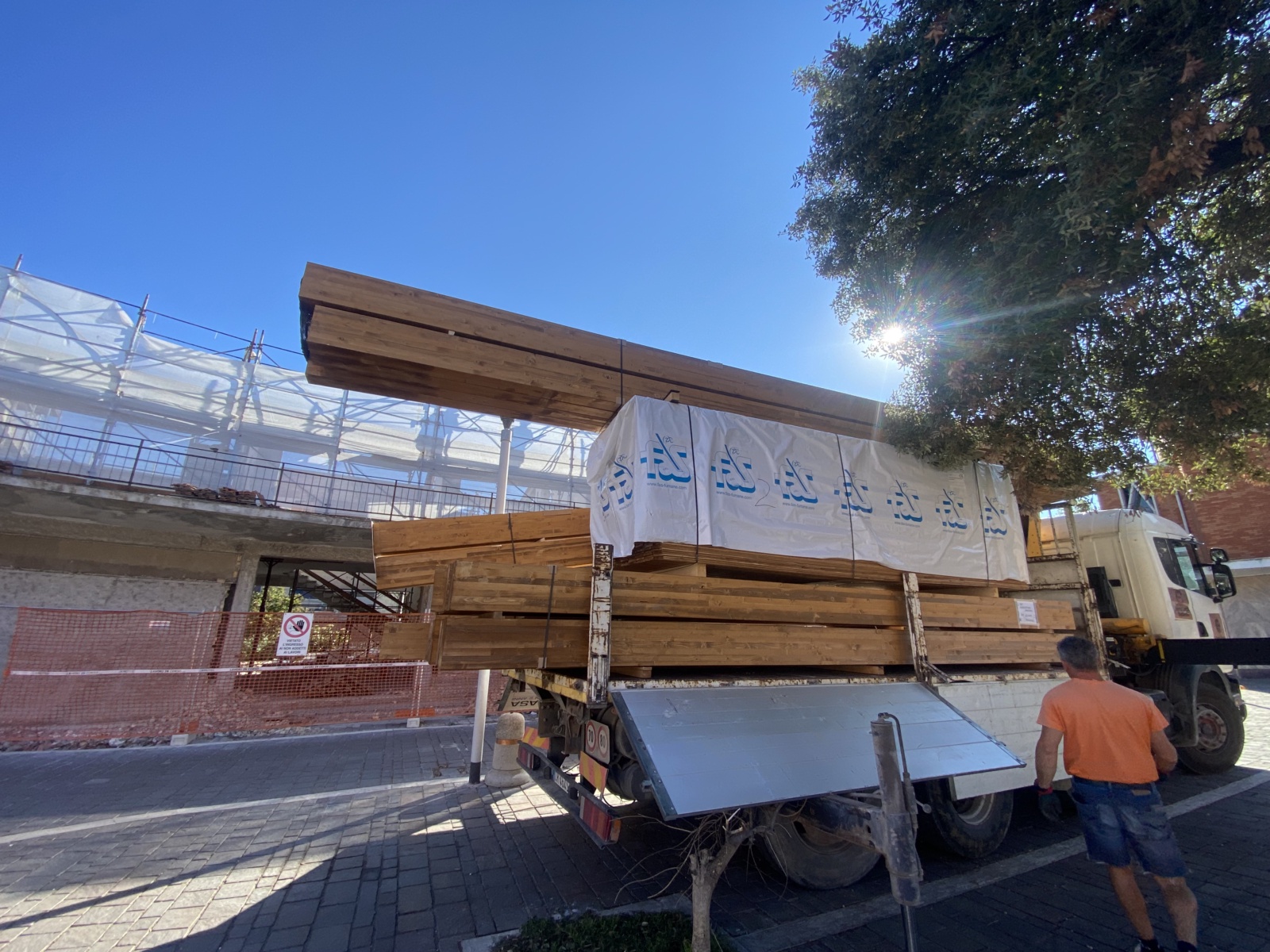 Realizzazione di una nuova copertura di una villa in via Tirino