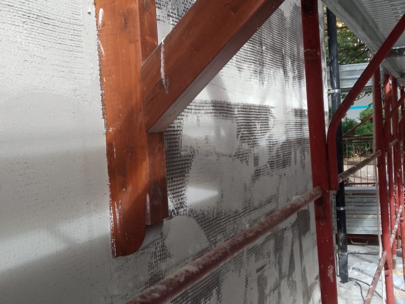 Ristrutturazione con adeguamento sismico ed energetico di una palazzina in via di Sotto