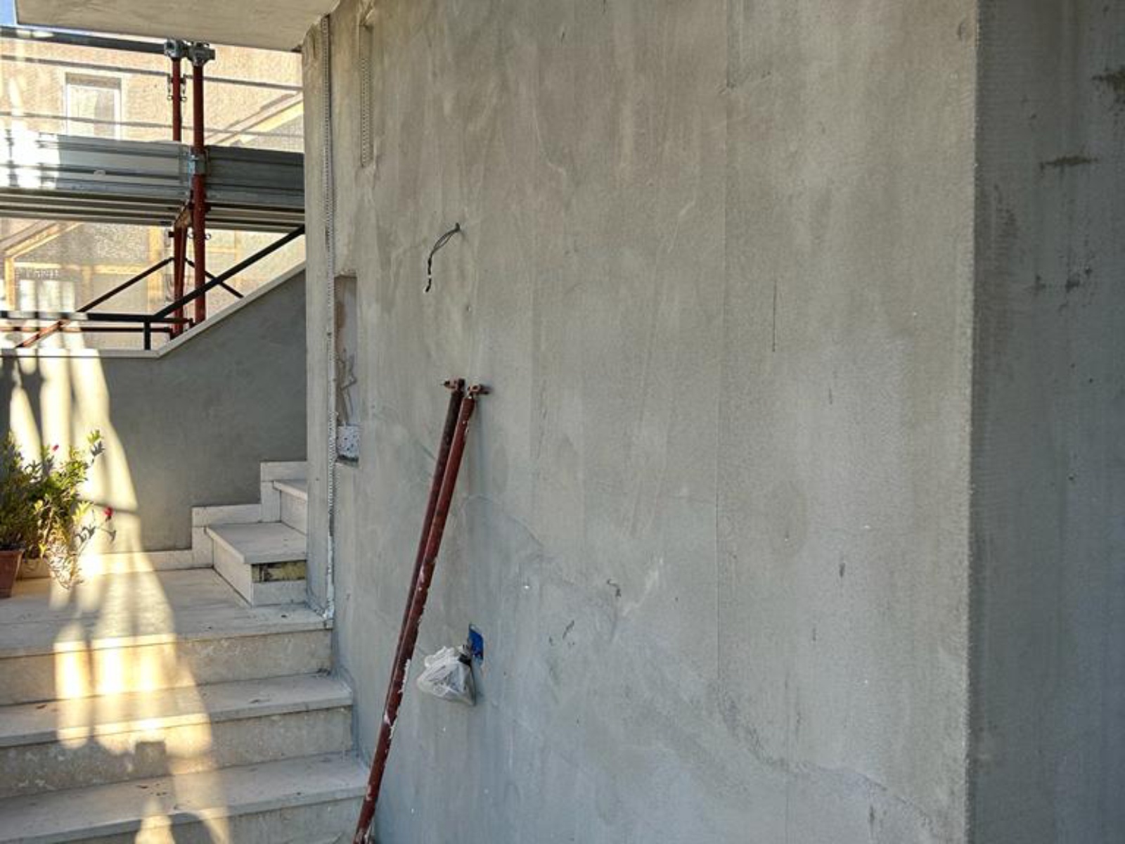 Ristrutturazione con adeguamento sismico ed energetico di una palazzina in via di Sotto