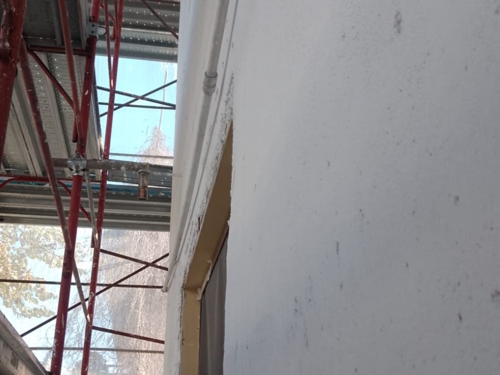 Ristrutturazione con adeguamento sismico ed energetico di una palazzina in via di Sotto