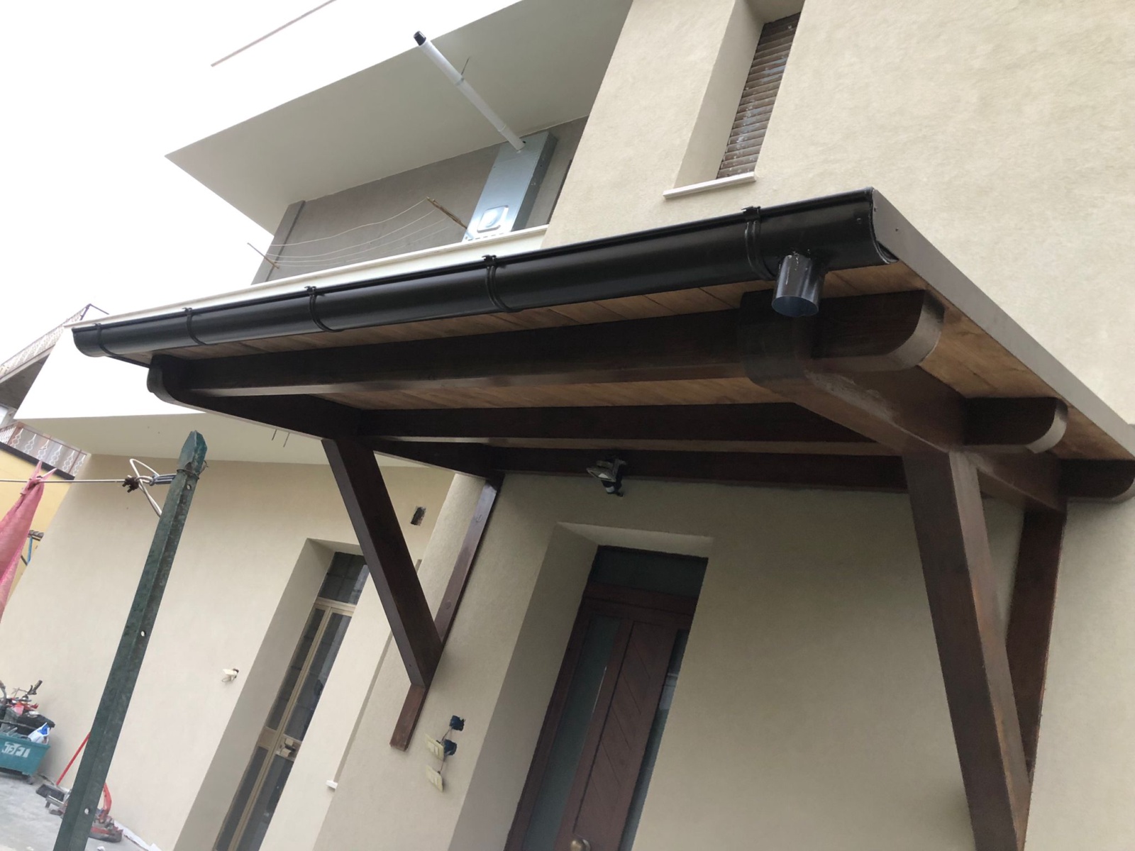 Ristrutturazione con adeguamento sismico ed energetico di una palazzina in via di Sotto