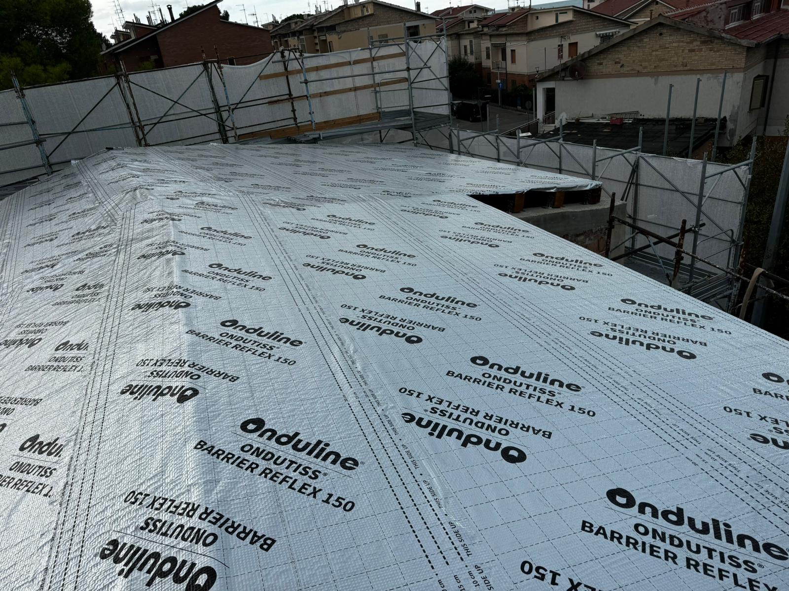 Realizzazione di una nuova copertura di una villa in via Tirino